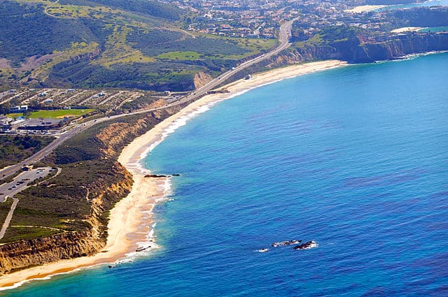 Crystal Cove State Park - https://upload.wikimedia.org/wikipedia/commons/thumb/a/a0/Crystal_Cove_State_Park_photo_d_ramey_logan.jpg/640px-Crystal_Cove_State_Park_photo_d_ramey_logan.jpg