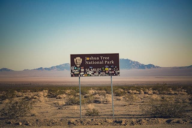 Joshua Tree National Park - https://upload.wikimedia.org/wikipedia/commons/thumb/3/39/Joshua_Tree_National_Park_Sign_-_Route_66_%2828276060424%29.jpg/640px-Joshua_Tree_National_Park_Sign_-_Route_66_%2828276060424%29.jpg