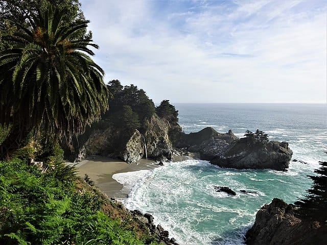 Julia Pfeiffer Burs State Park - https://upload.wikimedia.org/wikipedia/commons/thumb/c/cd/Julia_Pfeiffer_Burns_California_State_Park.jpg/640px-Julia_Pfeiffer_Burns_California_State_Park.jpg