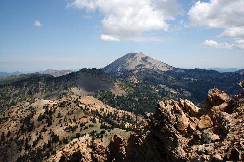 Lassen Volcanic National Park - https://www.goodfreephotos.com/cache/united-states/california/lassen-volcanic-national-park/peak-and-volcano-at-lassen-volcanic-national-park-california_800.jpg