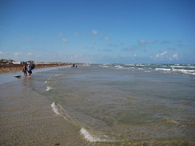 Mustang Island State Park - https://upload.wikimedia.org/wikipedia/commons/thumb/7/7e/Mustang_Island.JPG/640px-Mustang_Island.JPG