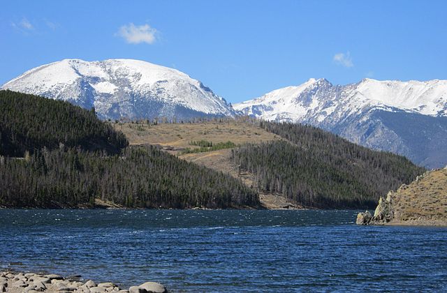 lake dillon - https://upload.wikimedia.org/wikipedia/commons/thumb/4/4b/Lake_Dillon%2C_in_Colorado%2C_in_October_2011.jpg/640px-Lake_Dillon%2C_in_Colorado%2C_in_October_2011.jpg